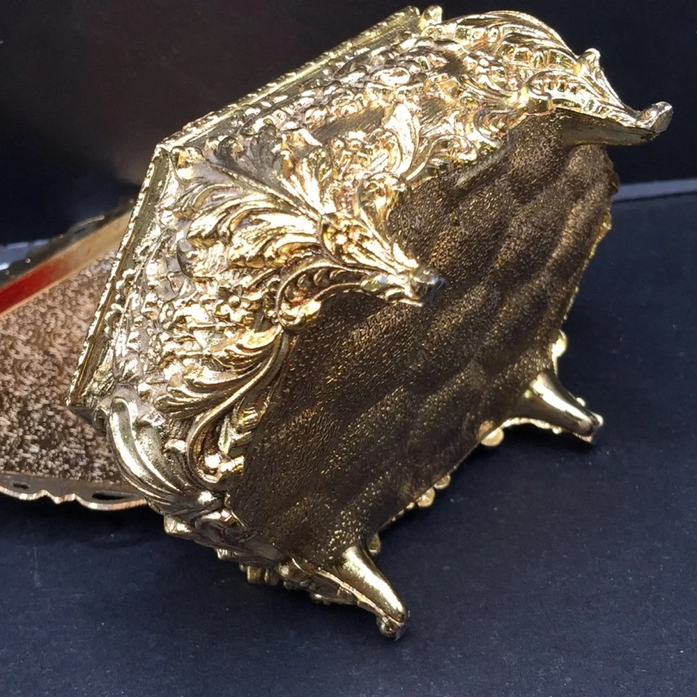 Vintage lidded flower trinket jewelry box